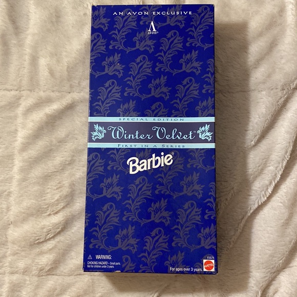 NRFB Vintage 1995 AVON ~ Winter Velvet Barbie Doll ❄️ - Picture 6 of 12